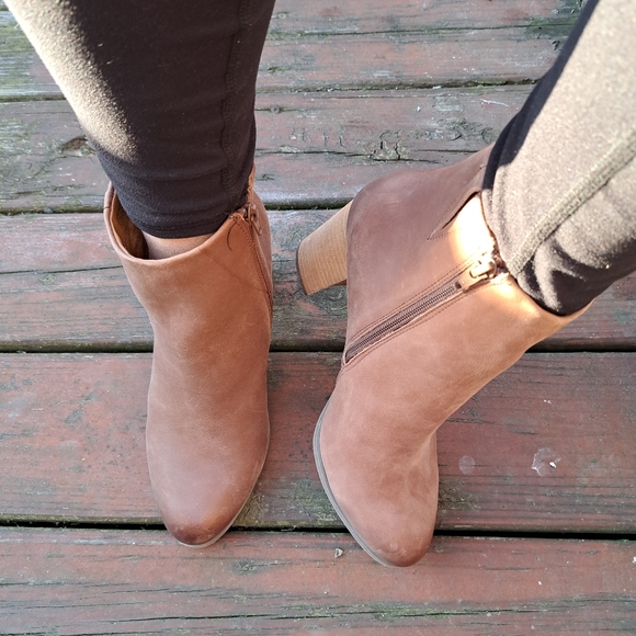 Vionic booties 9.5 - Picture 1 of 8